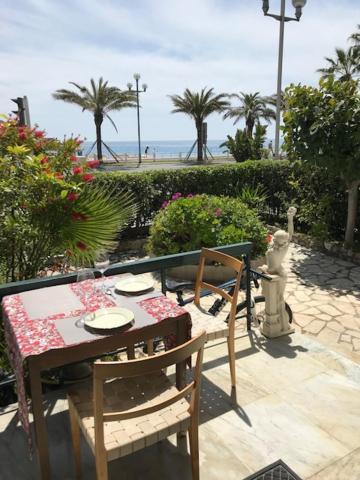 91 Promenade Des Anglais Le Stellamar Nice Bagian luar foto